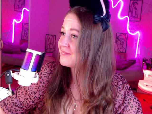 LizzyShine webcam