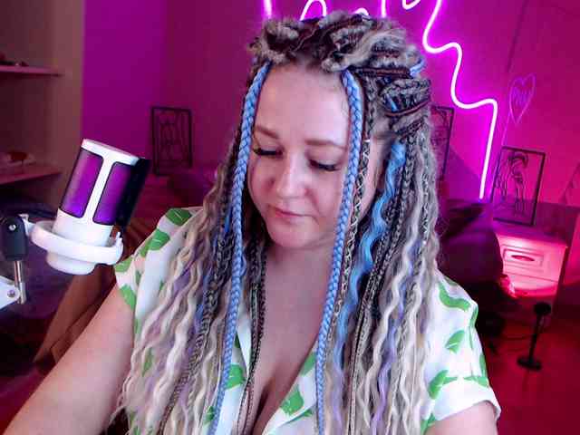 LizzyShine webcam