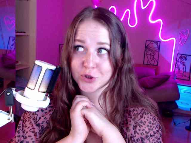 LizzyShine webcam