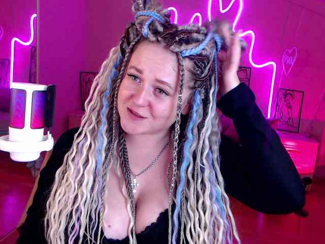 LizzyShine webcam