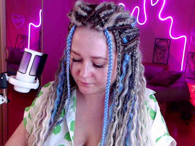 LizzyShine webcam