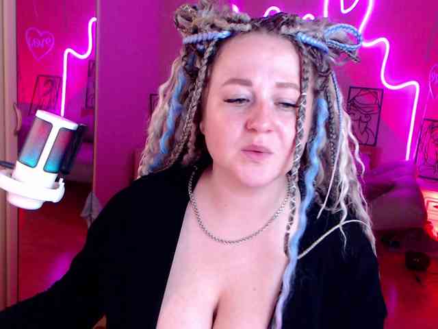 LizzyShine webcam
