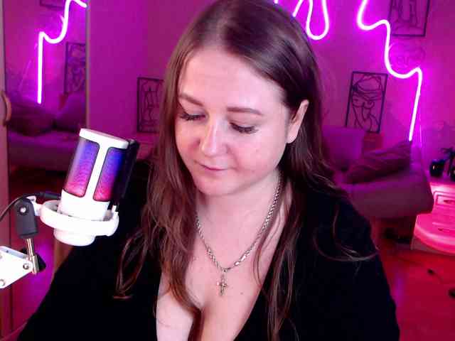 LizzyShine webcam
