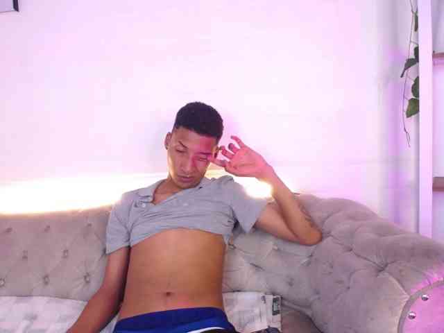 DominicTwink Live Webcam on BongaCams