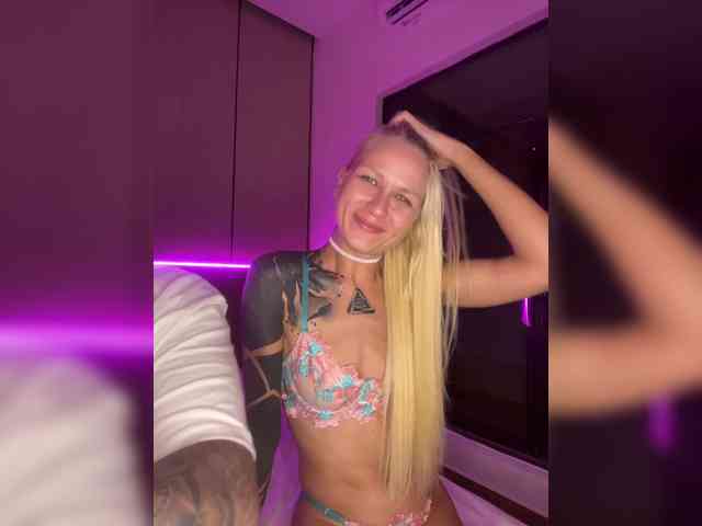 striptease chat room Lovetwins