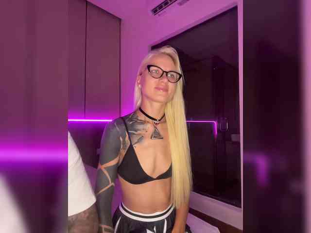 chat cam room Lovetwins