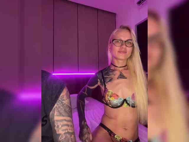 live cam show Lovetwins