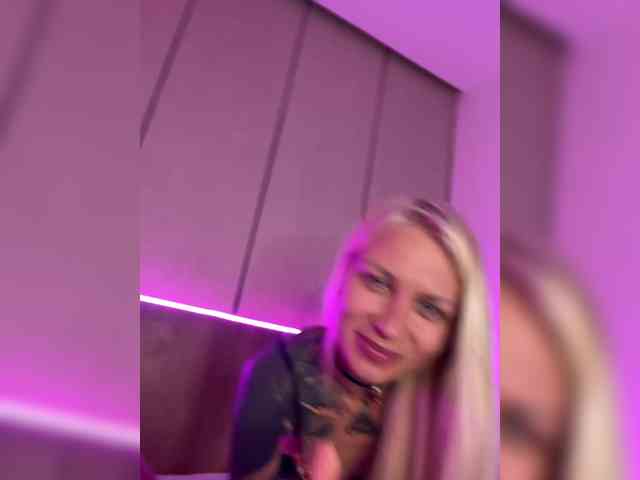 live cam show Lovetwins