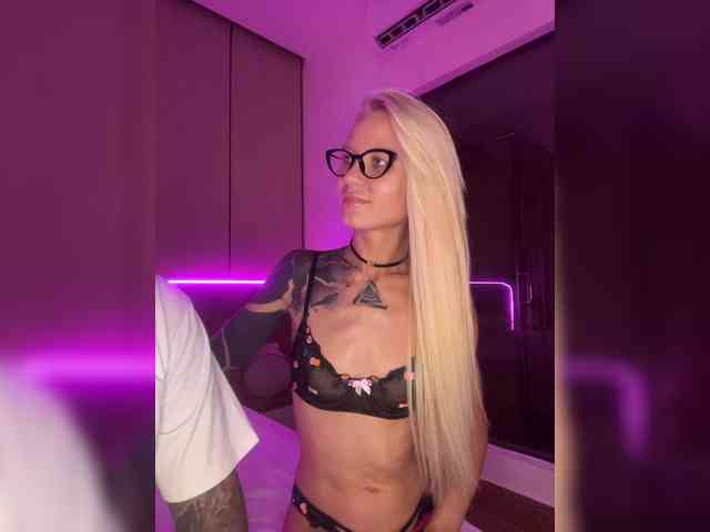 chat cam room Lovetwins