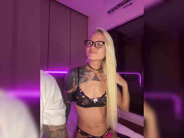 live cam show Lovetwins