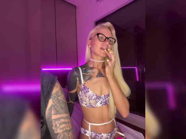 lovetwins Live Webcam on BongaCams