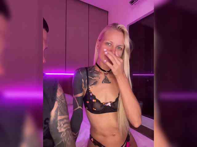 striptease chat room Lovetwins