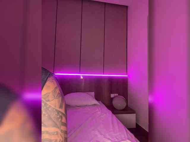 chat cam room Lovetwins