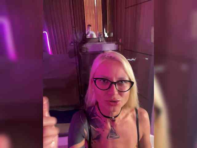 striptease chat room Lovetwins