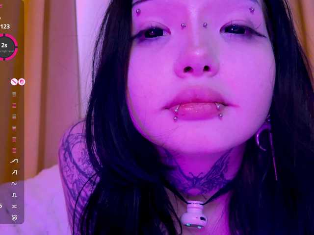 Leinbone's BongaCams show and profile