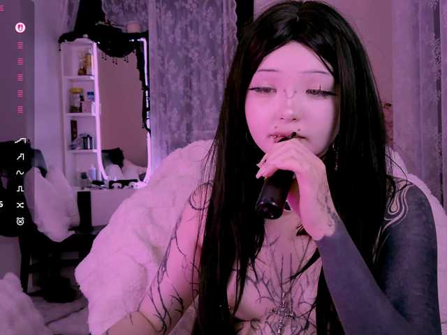 Leinbone's BongaCams show and profile