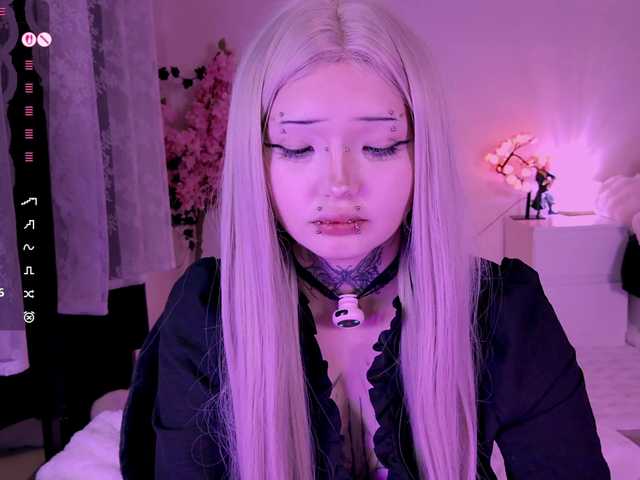 Leinbone's BongaCams show and profile