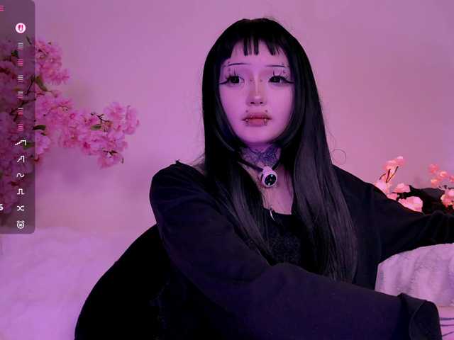 Leinbone's BongaCams show and profile