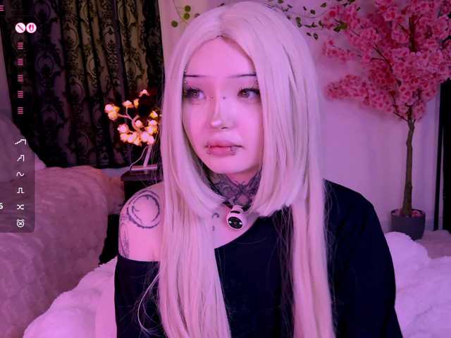 Leinbone's BongaCams show and profile