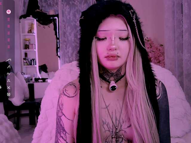 Leinbone's BongaCams show and profile