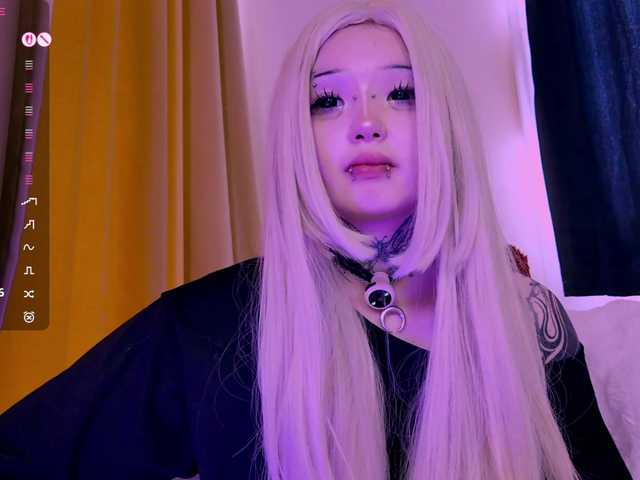 Leinbone's BongaCams show and profile