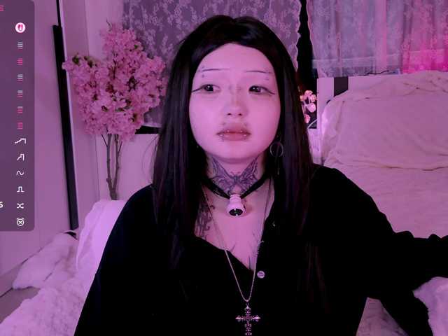 Leinbone's BongaCams show and profile