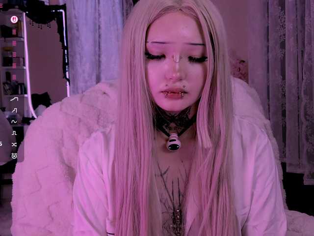 Leinbone's BongaCams show and profile