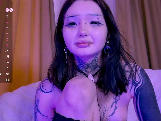 Leinbone's BongaCams show and profile