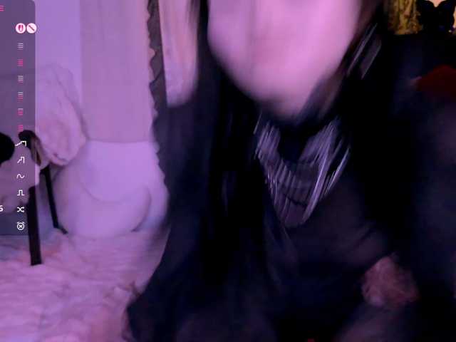 Leinbone's BongaCams show and profile