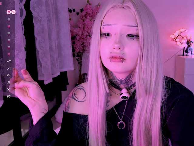 Leinbone's BongaCams show and profile