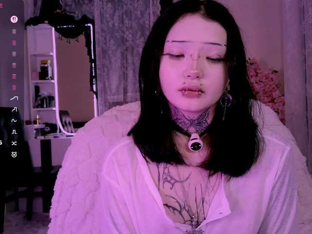 Leinbone's BongaCams show and profile