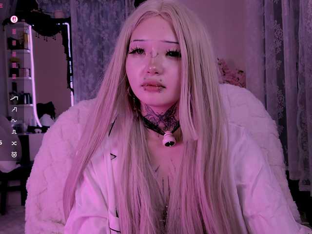 Leinbone's BongaCams show and profile