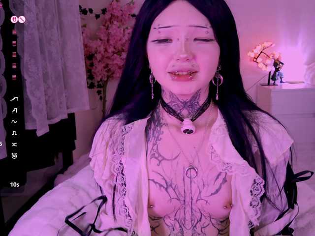 Leinbone's BongaCams show and profile