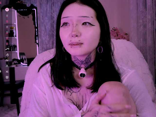 Leinbone's BongaCams show and profile