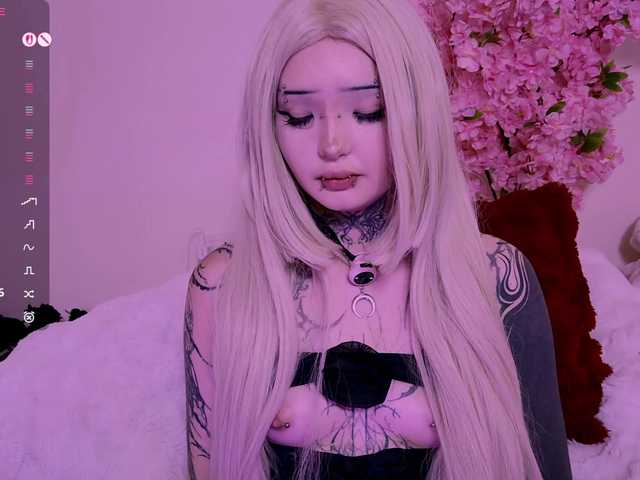 Leinbone's BongaCams show and profile