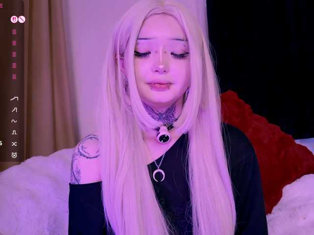 Leinbone's BongaCams show and profile