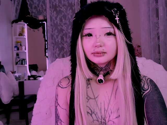 Leinbone's BongaCams show and profile