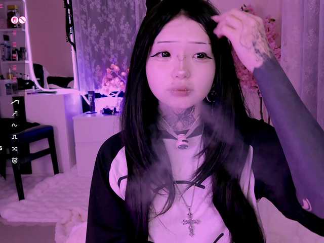 Leinbone's BongaCams show and profile