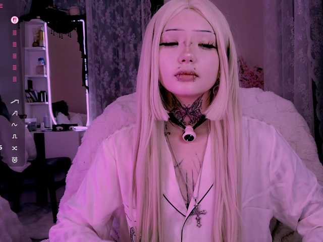 Leinbone's BongaCams show and profile