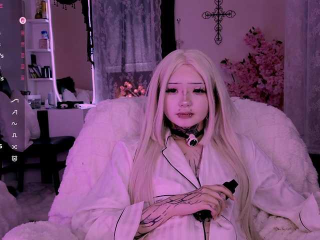 Leinbone's BongaCams show and profile