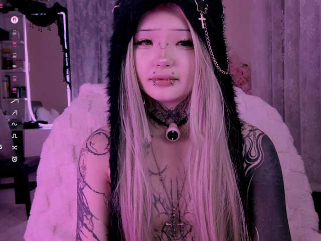 Leinbone's BongaCams show and profile