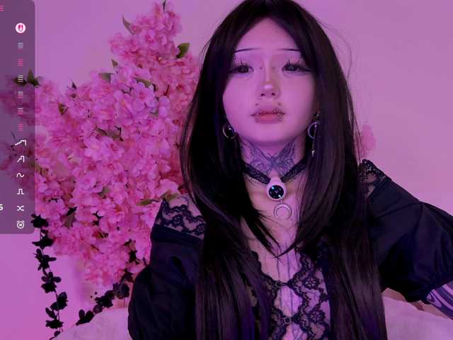 Leinbone's BongaCams show and profile