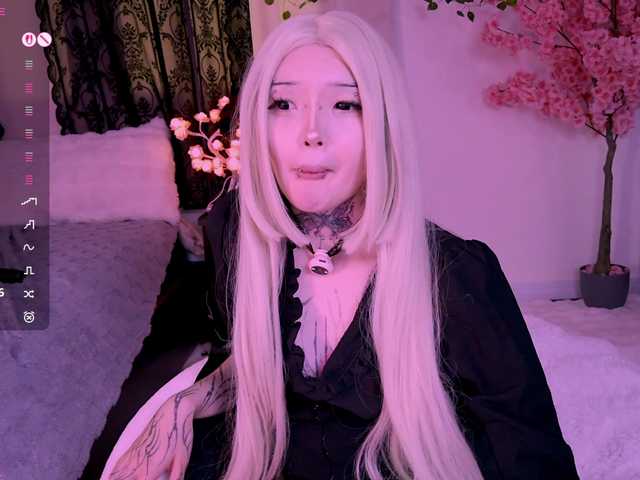 Leinbone's BongaCams show and profile