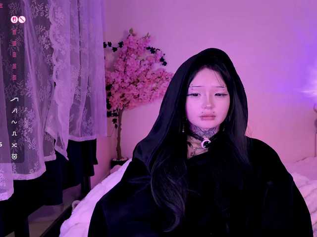 Leinbone's BongaCams show and profile