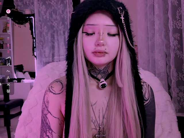 Leinbone's BongaCams show and profile