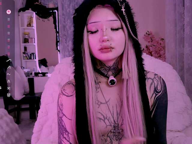 Leinbone's BongaCams show and profile