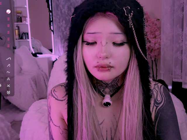 Leinbone's BongaCams show and profile