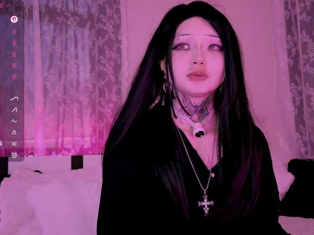 Leinbone's BongaCams show and profile