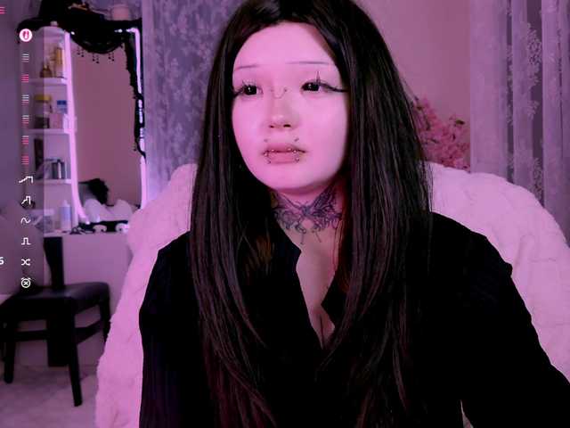 Leinbone's BongaCams show and profile