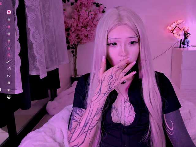 Leinbone's BongaCams show and profile